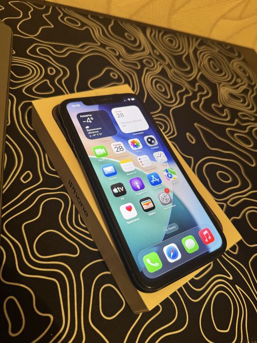 продам айфон 11 128гб