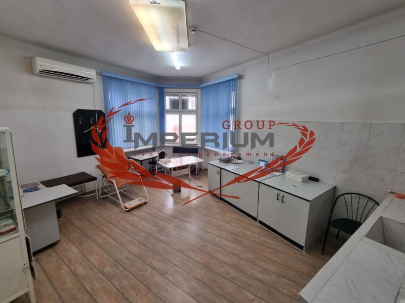 Дава се под наем Офис в Варна, Център - 86 кв.м за 612 € - Снимка #2