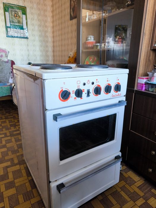 Отдам даром электроплиту.