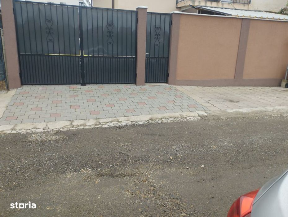 Vand casa complet utilata ,zona Damila