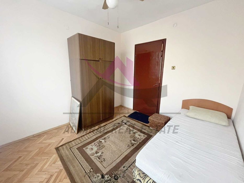 Дава се под наем Четиристаен апартамент в Варна, Базар Левски - 86 кв.м за 407.49 € - Снимка #3