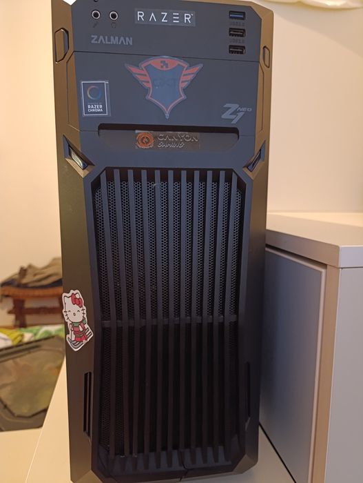 Геймърски настолен компютър + кабел за захранване