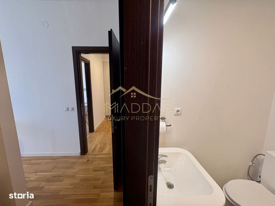 APARTAMENT de LUX cu 3 CAMERE cu Terasa si loc de parcare