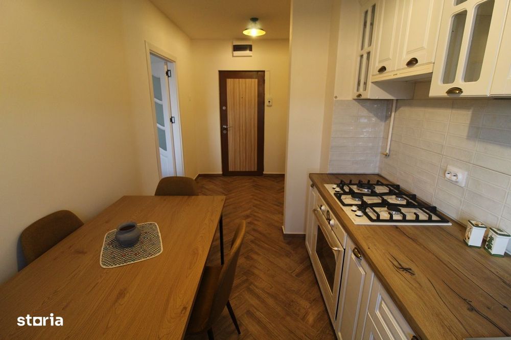 Închiriez apartament 3 camere în Hunedoara, Central-Bd. Dacia, 60mp...
