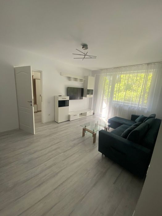 Inchiriez apartament 2 camere - str. Bizusa, etaj intermediar