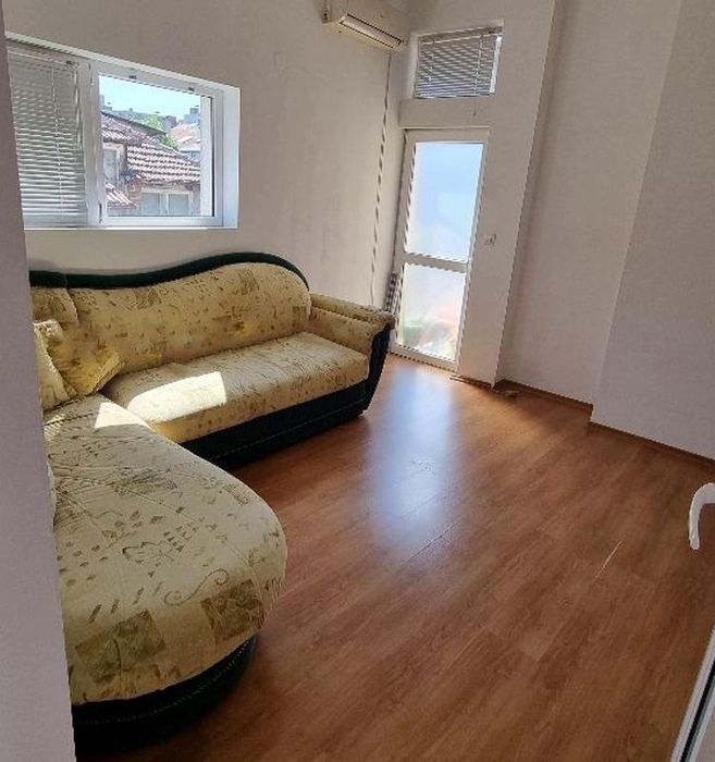 Дава се под наем Едностаен апартамент в Пловдив, Център - 30 кв.м за 300 € - Снимка #1