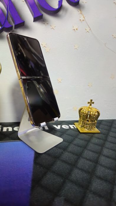 Samsung Z Flip 4 5G 128GB 8GB Ram Duos.Preṭ fix!