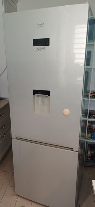 Vand frigider Beko No frost 475l