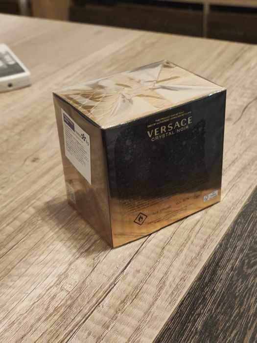 Versace Crystal noir perfume