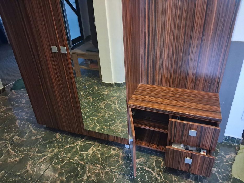 Dulap cu doua usi si oglinda pentru hol