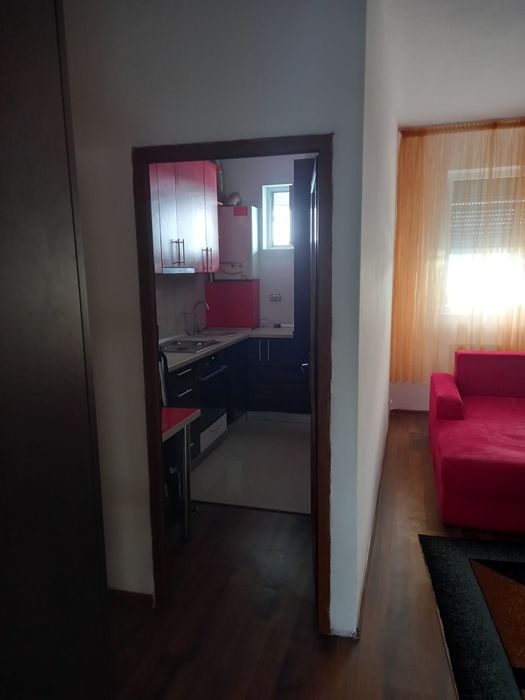 Închiriez apartament 3 camere