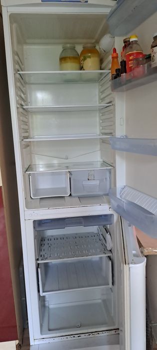 Холодильник Indesit