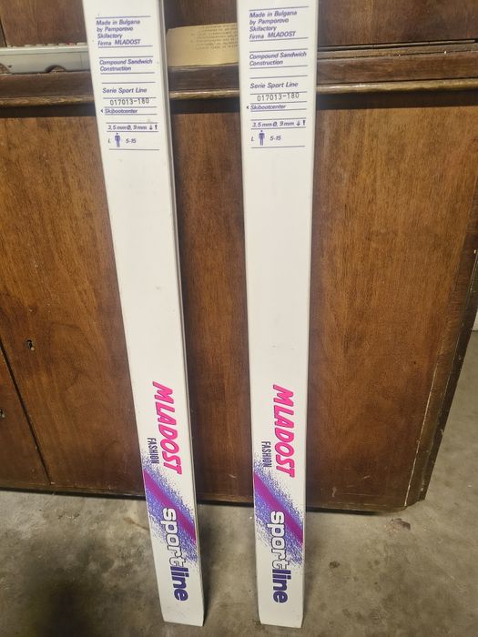 Ски младост 180 см чисто нови
