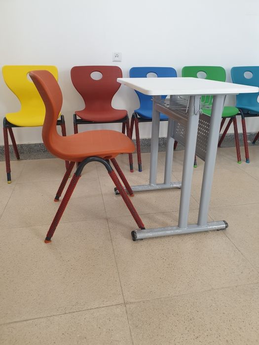 Парта , стулья, HPL панельные, верзалет и ламинат парты со стульями