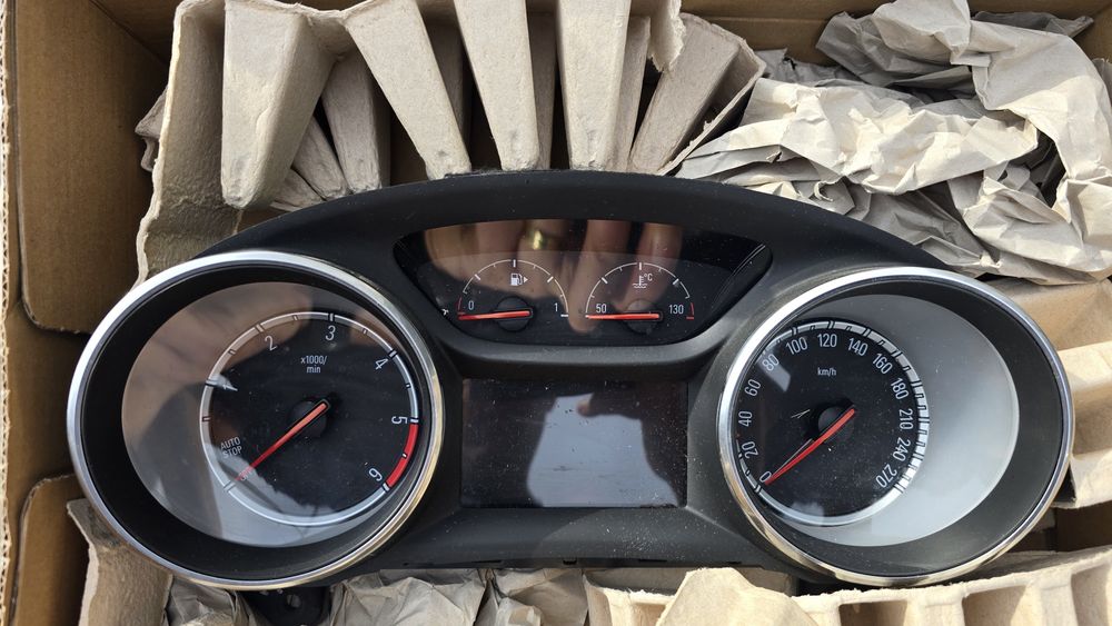Vand ceasuri bord pentru opel astra k