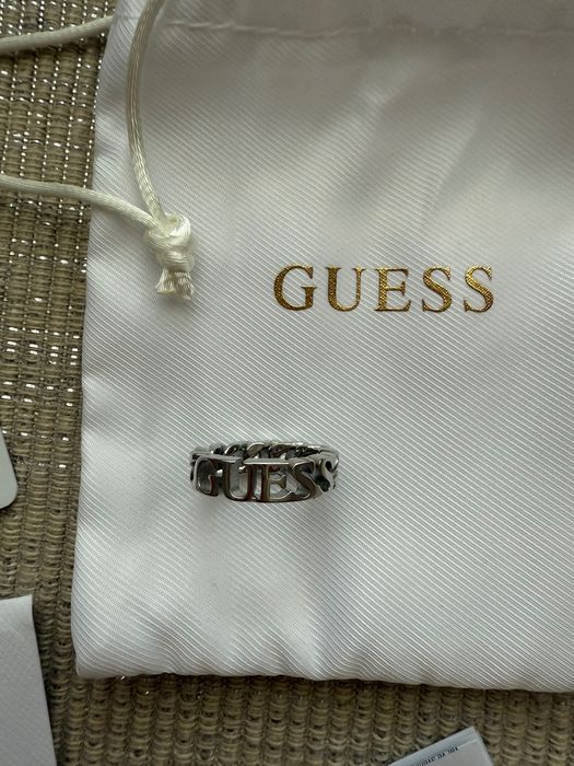 Чисто нов пръстен  Guess