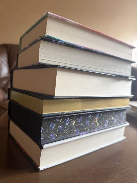 Книги на английски с твърди корици