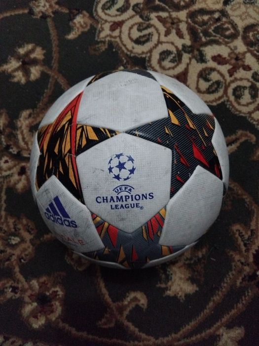 Adidas Uefa CHAMPIONS Official match ball