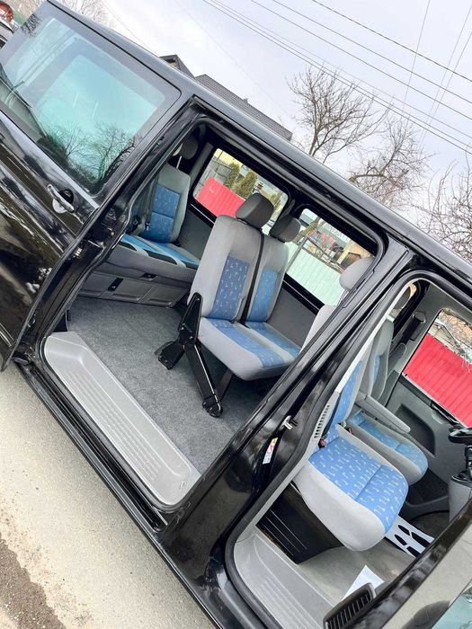 Vand Volkswagen Transporter T5 cu 8+1 persone an 2009.07 import germania