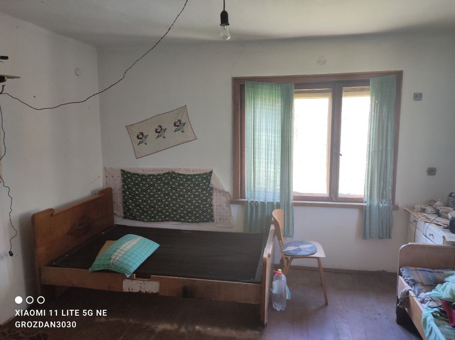 Къща с двор  спокойно място в полите на Стара планина