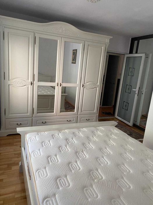 Vand apartament cu trei camere decomandat