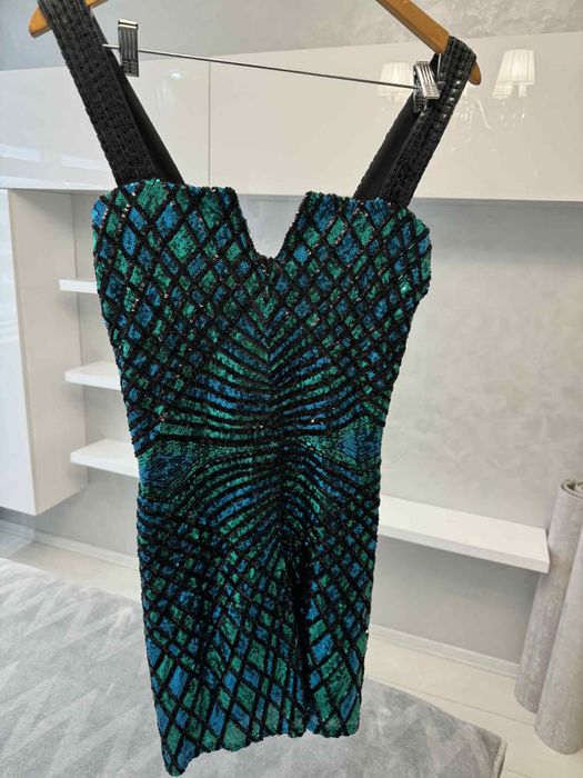 Маркови рокли и сетове Mijel, Guess
