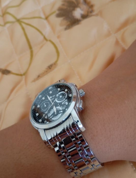 Елегантен марков часовник