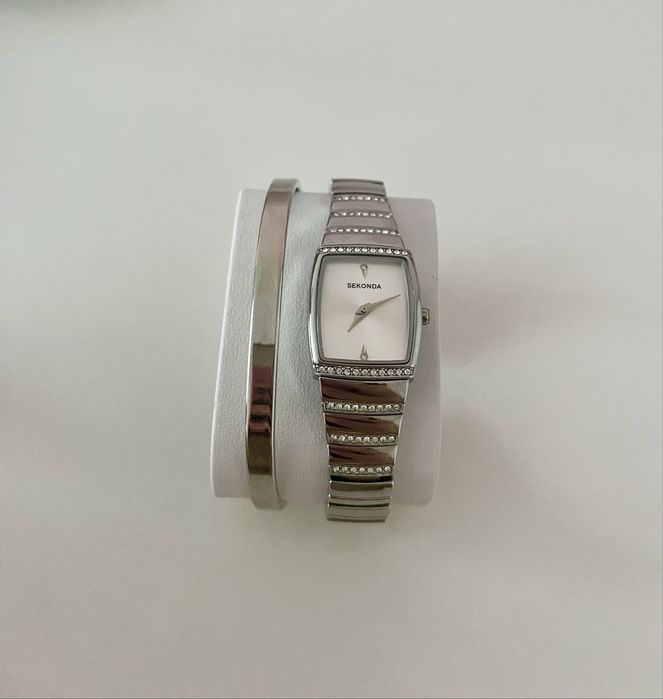 Дамски комплект SEKONDA – часовник + 2 гривни | ЧИСТО НОВ
