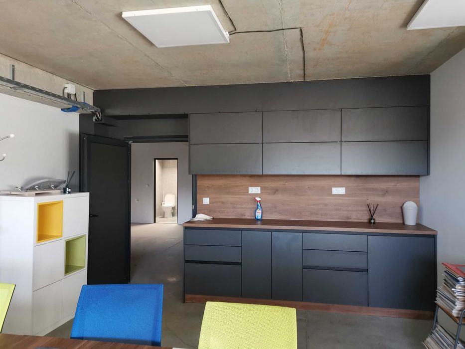 Давам под наем складови площи от 450 кв.м до 3500 кв.м