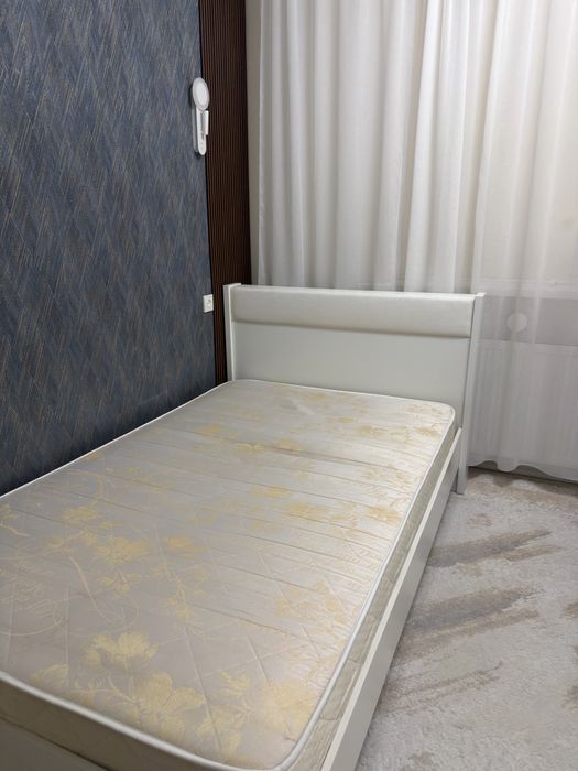 Кровать с ортопедическим матрасом