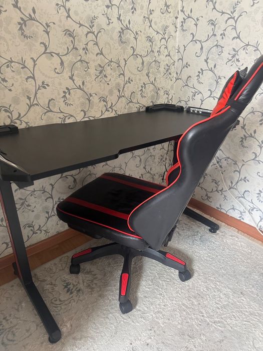 Продам игровое компьютерное кресло