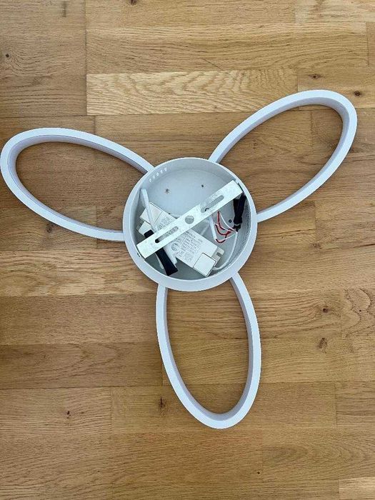 Стилна и красива нова LED таванна лампа