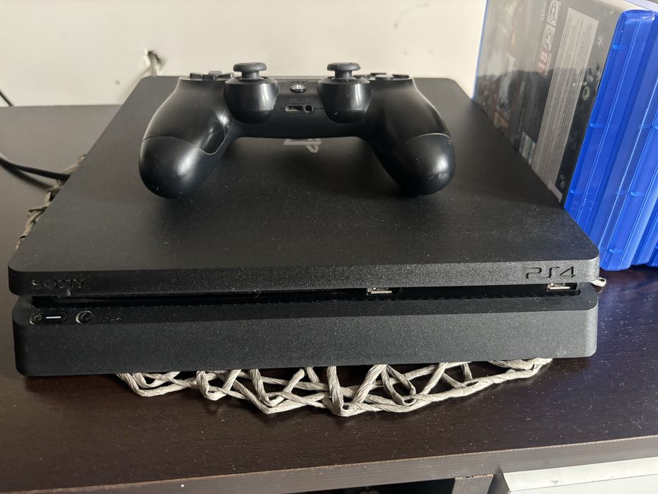 Продавам Playstation 4 slim