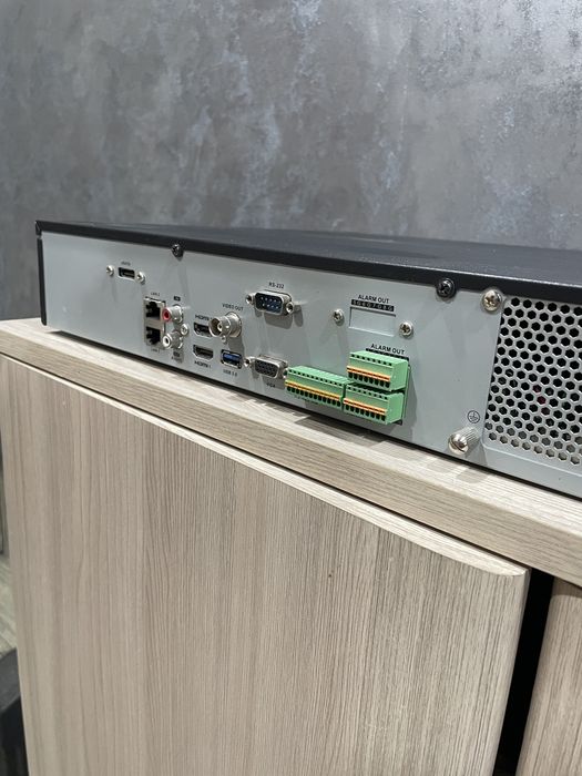 HIKVISION Видеорегистратор на 16 камер