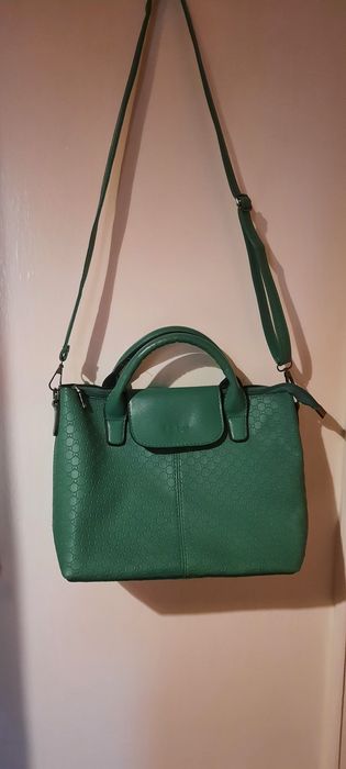 Сумка женская не кожаная, но аккуратно сделаная