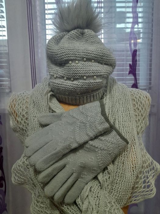 Дамски шал,шапка, ръкавици