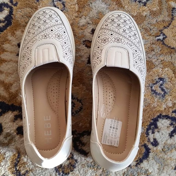 Продавам практични дамски обувки