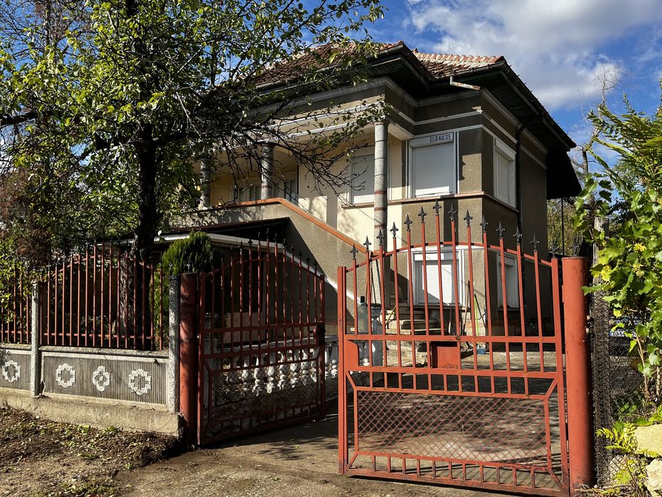 Масивна къща в село Градец област Видин