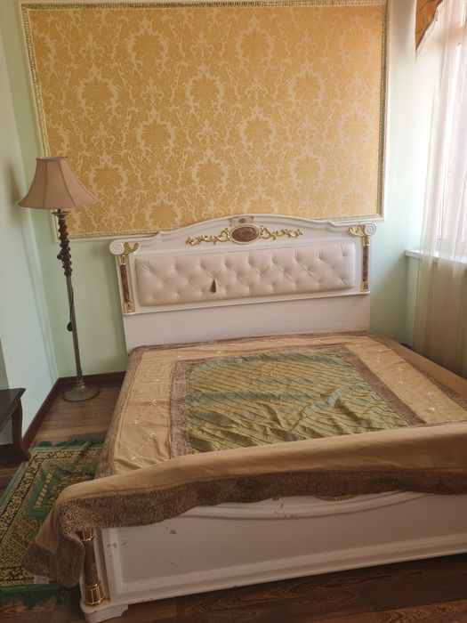 Продам спальный гарнитур