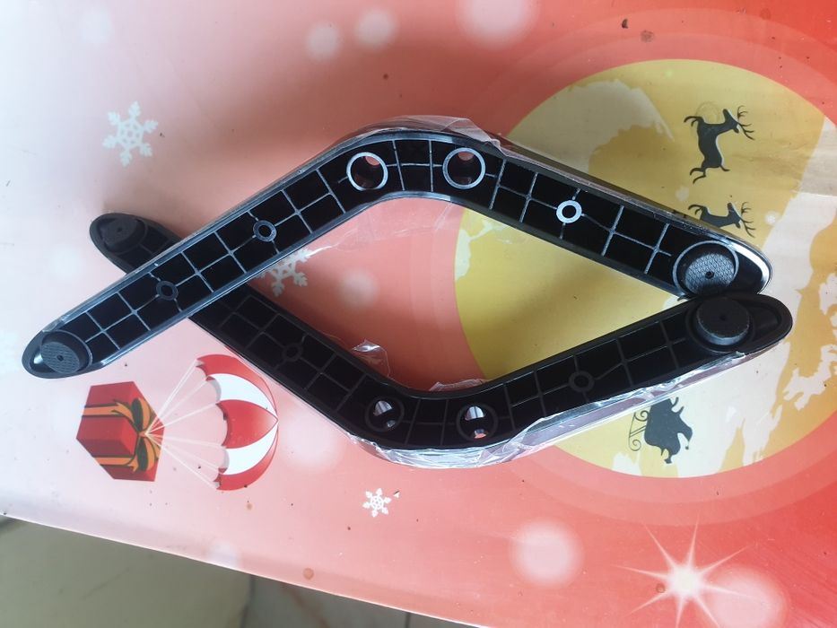 suporturi  tv  fără șuruburi și 2 cu șuruburi