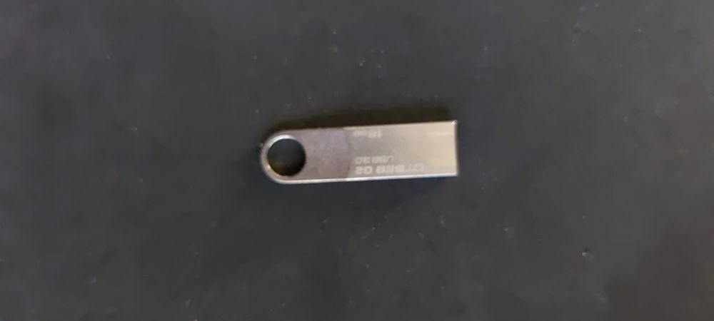 Stick-uri/DVD-uri cu Windows 10 / Windows 11