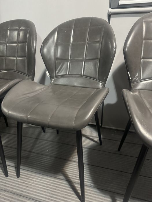 Кожаные стулья