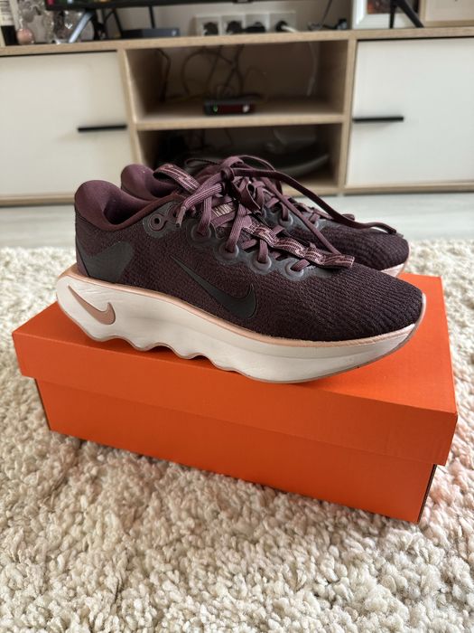 Nike Motiva Burgundy Crush обувки