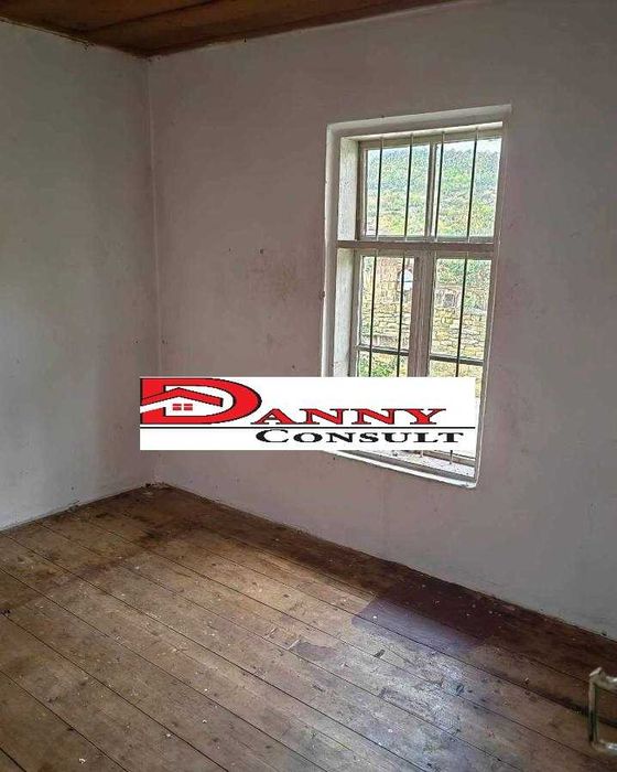 Едноетажна къща за продажба в с. Родина