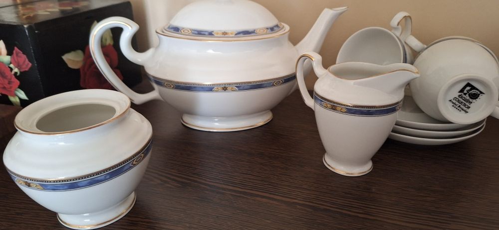 Serviciu de porțelan