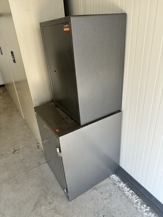 Метални сейф каси