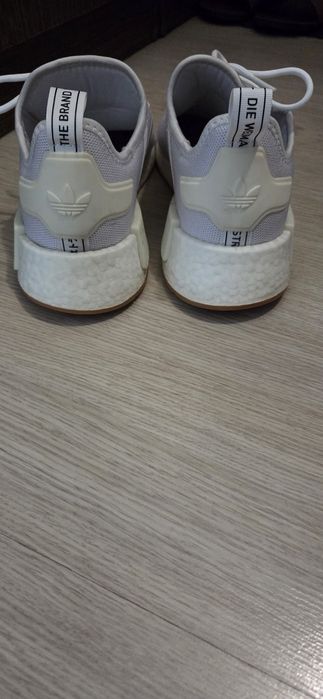Продам кроссовки мужские Adidas