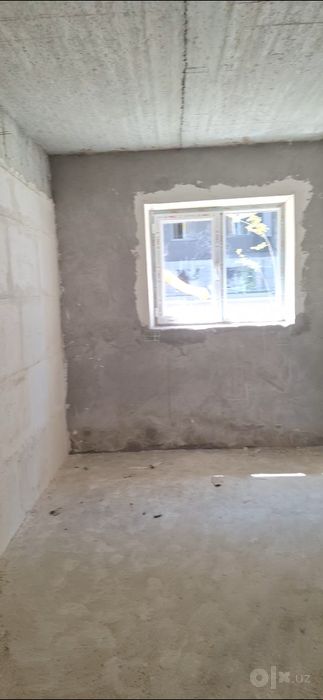 3 хонали 2 та кв сотилади: 1-этаж(37 500 $) ва полуподвал (26 500 $) .