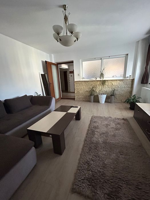Inchiriez apartament