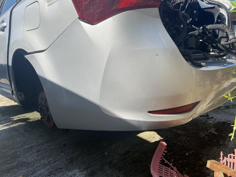 Задна броня за Toyota Avensis T27